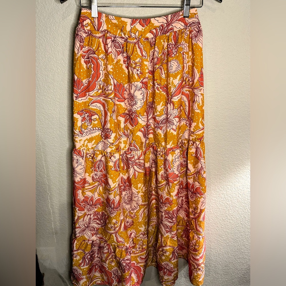 Light weight, multitiered long skirt